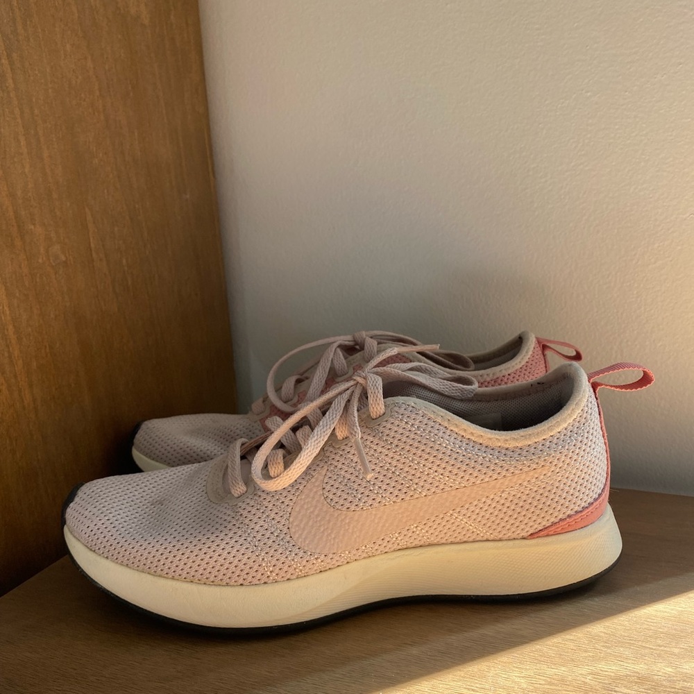 Women’s Nike Dualtone Racer in Dusty Pink